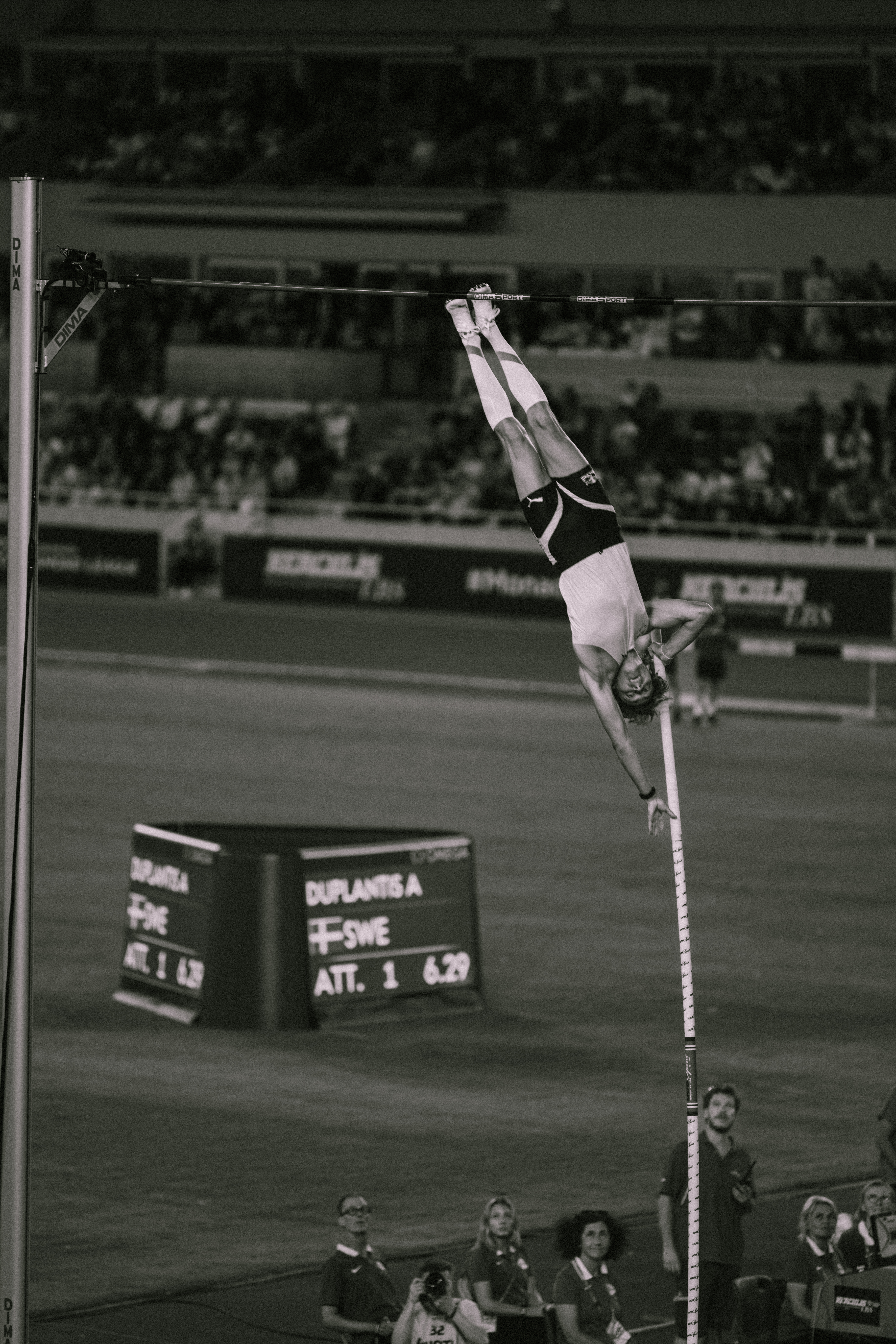 athlète Duplantis en action Meeting Herculis 2025 Monaco